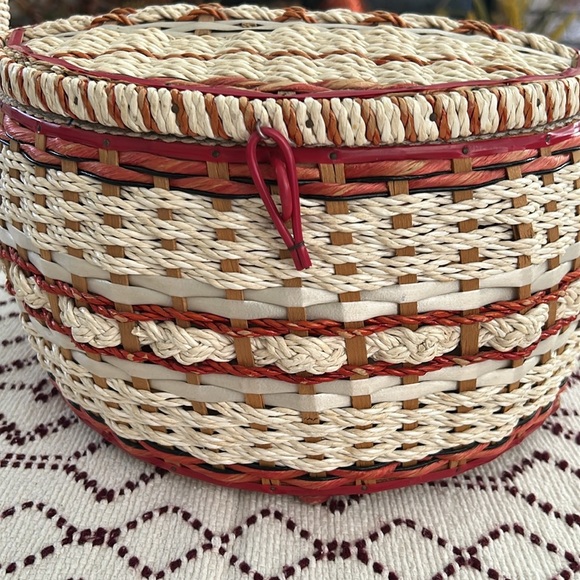 Vintage JCPenney Sewing Basket Constructed from Woven Wicker. - Picture 2 of 12
